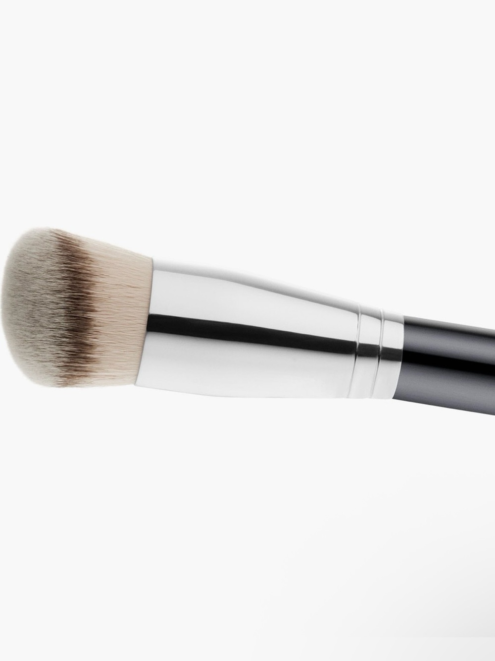 MAC 170 Synthetic Rounded Slant Brush - Picture 2 of 4